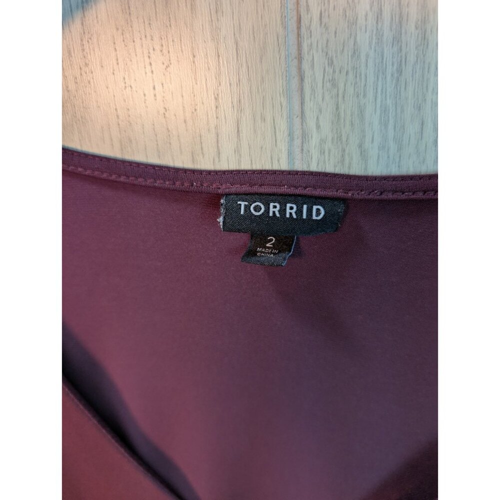 Torrid, Purple Studio Knit V-Neck Quarter Sleeve Shirred Top, Plus Size 2 - Picture 3 of 7